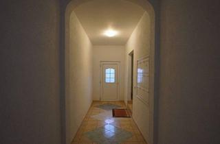 Mehrfamilienhaus kaufen in 04600 Altenburg, Altenburg - Charakterstarkes Wohnensemble mit Balkonen und Stellplätzen