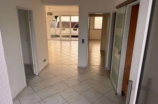 Wohnung kaufen in 58511 Lüdenscheid, Charmante Dachgeschosswohnung im Herzen von Lüdenscheid – 3 Zimmer, Balkon und Aufzug