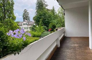 Wohnung kaufen in 82343 Pöcking, Charmante und sehr helle 2,5-Zimmer Dachgeschosswohnung mit Loggia in Pöcking