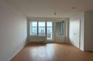 Wohnung mieten in Janusz-Korczak-Straße, 12627 Hellersdorf, Alles neu macht der Mai - Modernisierte Pärchenwohnung in Helle-Mitte - mit Balkon und Aufzug!