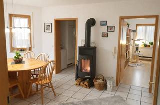 Wohnung mieten in Konrad-Adenauer-Straße 38, 88471 Laupheim, Sonnige 3,5-Zimmer-Wohnung mit Südbalkon, Kaminofen & Garage in ruhiger Lage in Laupheim