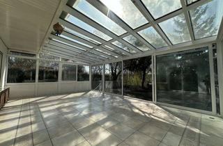 Haus mieten in 63303 Dreieich, Bungalow auf herrlichem Grundstück mit WIntergarten & Garage