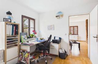 Wohnung kaufen in 93047 Innenstadt, Charmante 3-Zimmer-Altstadtwohnung mit Balkon!