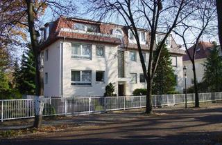 Wohnung mieten in 14195 Dahlem, Lichtdurchflutete 2-Zimmer-Dachwohnung direkt am Thielpark-Dahlem