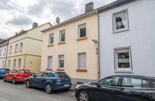 Haus kaufen in Gartenstraße, 58762 Altena, Haus mit zwei Wohnungen, Garten und Entwicklungspotenzial