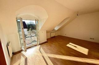 Wohnung kaufen in 91126 Schwabach, Schwabach - Lichtdurchflutete Dachgeschosswohnung mit Erkern und zwei Balkonen in ruhiger Lage von Schwabach