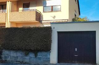 Haus kaufen in 71229 Leonberg, Leonberg - DHH mit Garage, 3 Stellplätze, Terrasse & Balkon