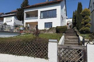 Haus kaufen in 73760 Ostfildern, Ostfildern - Viel Platz, viele Möglichkeiten: Zweifamilienhaus in begehrter Lage von Scharnhausen!