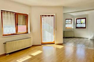 Wohnung kaufen in 65510 Idstein, Gepflegte Dachgeschosswohnung mit Balkon, Einbauküche und Stellplatz