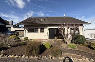 Haus kaufen in Iv. Gartenreihe, 66773 Schwalbach, Freistehendes EFH mit Garten, PV-Anlage & Doppelgarage in Schwalbach-Elm