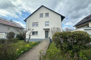 Wohnung kaufen in 79199 Kirchzarten, Charmante 3-Zimmer-Dachgeschosswohnung mit Balkon in ruhiger Lage von Kirchzarten