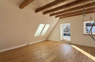 Wohnung mieten in Ickelsamerstraße 11, 81825 Trudering-Riem, Einmaliges Dachgeschoss (KfW 40) mit Süd-Dachterrasse, Holzbalken & Fußbodenheizung!