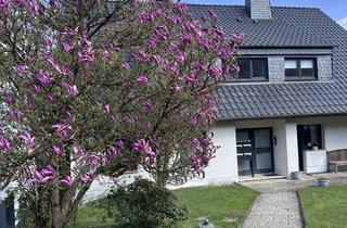 Wohnung mieten in Wüstenhofer Weg 39, 42657 Solingen, Traumhafter Blick ins Landschaftsschutzgebiet - Ruhe & Erholung auf zwei Balkonen