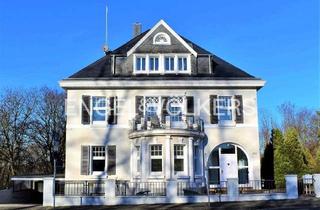 Villa kaufen in 42859 Remscheid, Repräsentative Stadtvilla mit Einliegerwohnung, Wellnessbereich und parkähnlichem Grundstück