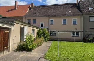 Haus kaufen in Kirchstrasse 13, 04931 Mühlberg, zentrumsnahes Wohn -/ Geschäftshaus mit Potenzial, teilw. Stuckdecke, Garage, Carport, 3 Eingänge