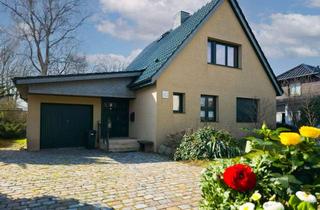 Haus kaufen in 22869 Schenefeld, Bestand trifft Vision I 976 qm Grundstück mit 3 WE Potenzial