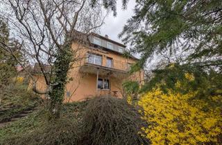 Haus kaufen in 97342 Obernbreit, Zweifamilienhaus, in sonniger Lage mit viel Potential, renovierungsbedürftig - Maklerfrei!