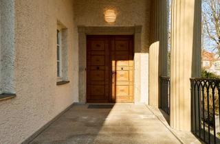Wohnung kaufen in Höhmannstraße, 14193 Grunewald, Repräsentative Altbauwohnung mit Kamin, großer Terrasse und Balkon in Berlin-Grunewald