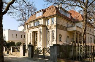 Wohnung kaufen in Höhmannstraße, 14193 Grunewald, Repräsentative Altbauwohnung mit Kamin, großer Terrasse und Balkon in Berlin-Grunewald