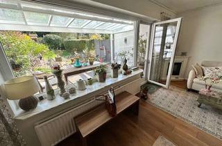 Wohnung kaufen in 51379 Opladen, LEVERKUSEN-OPLADEN: Helle 2-Zimmerwohnung mit eigenem Gartenparadies