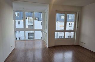 Wohnung kaufen in Thomas-Mann-Straße 22, 08060 Zwickau, Vermietete 2-Zimmerwohnung mit TG-Stellplatz & Aufzug - Solide Kapitalanlage in Zwickau