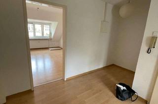 Wohnung kaufen in Hübschstraße 30, 76135 Weststadt, Eigennutzung oder urban investieren: 3-Zimmer-Dachgeschosswohnung in Top-Lage