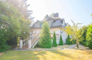 Villa kaufen in 15713 Königs Wusterhausen, Luxuriöses Wohnen am Crossinsee: Villa mit Nebengebäude am Wasser mit Garten & seltener Bootsanleger