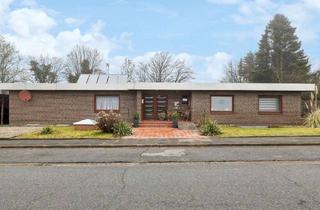 Haus kaufen in 24589 Nortorf, Nortorf: Exklusives 3-Familienhaus mit Einliegerwohnung und Wellnessbereich