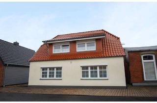 Einfamilienhaus kaufen in 25746 Heide, Einfamilienhaus mit Wintergarten, Garage & Werkstatt in zentraler Lage von Heide