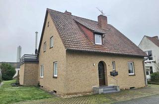 Anlageobjekt in Rupertusweg, 29525 Uelzen, Saniertes Mehrfamilienhaus mit drei Wohneinheiten, großer Dachterrasse in ruhiger - zentraler Lage