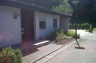Haus mieten in 87700 Memmingen, Bungalow MM-West, großer Garten, PV, hell, renov., ideal als Wohn-/Büro-Kombi.
