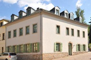 Wohnung mieten in Leutersbacher Straße, 08107 Kirchberg, Schick sanierte 3-Raum-Erdgeschoss-Wohnung mit EBK und Stellplatz am Marktplatz in Kirchberg