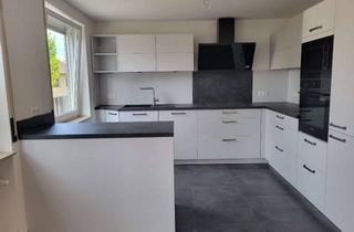 Wohnung mieten in 68753 Waghäusel, Großzügige 5-Zimmer-Wohnung im 1. OG mit Einbauküche, HWR & 3 Stellplätzen