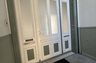 Wohnung mieten in Dreiecksplatz, 24103 Damperhof, 4-Zimmer-Wohnung mit Balkon im 2. OG in Kiel Dreiecksplatz