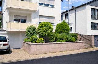 Haus kaufen in 69168 Wiesloch, Großzügiges Zweifamilienhaus mit Garten, 3 Balkonen & Doppelgarage in Wiesloch