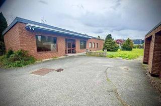Haus kaufen in 46045 Dümpten, Flachdachbungalow mit großem Grundstück & Baupotenzial in Oberhausen