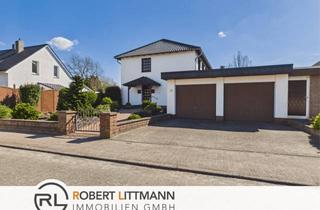 Haus kaufen in 27751 Delmenhorst, Attraktives Zweifamilienhaus mit Doppelgarage und gepflegtem Grundstück