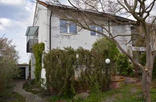Haus mieten in 70374 Bad Cannstatt, DHH in Stuttgart-Bad Cannstatt | 7,5 Zimmer | Garten mit Obstbäumen | 2 Terrassen | ab 08/26