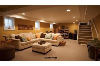 Wohnung kaufen in 51766 Engelskirchen, 3-Zimmer-Wohnung nebst Doppelgarage mit Renovierungsbedarf