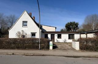 Doppelhaushälfte kaufen in 22846 Norderstedt, Norderstedt - Siedlungshaus mit Einliegerwohnung und Garagen in Norderstedt