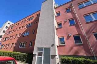 Wohnung kaufen in Methfesselstraße 31, 10965 Kreuzberg, Wohnung mit Entwicklungspotenzial in gepflegter Wohnanlage nahe Viktoriapark
