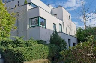 Wohnung kaufen in 21029 Bergedorf, Villenviertel, 2,5 Zi. Wohnung im EG, mit Terrasse, Garten und zwei TG-Stellplätzen