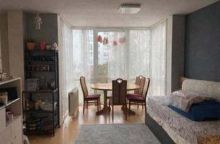 Wohnung kaufen in 90762 Fürth, Attraktive Zwei-Zimmerwohnung mit Wintergarten in gefragter Lage – ideal für Kapitalanleger oder Eig