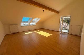 Wohnung mieten in 94469 Deggendorf, Dachgeschosswohnung mit 2 Zimmern, Balkon und Aufzug in Deggendorf