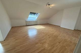 Wohnung mieten in Heiderhöfen 93, 46049 Alstaden-West, Renovierte helle 2-Zimmer Dachgeschosswohnung in Alstaden-West