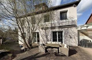 Villa kaufen in 37154 Northeim, Zeitlose Eleganz trifft moderne Wohnqualität: Stilvoll sanierte Stadtvilla in Northeim
