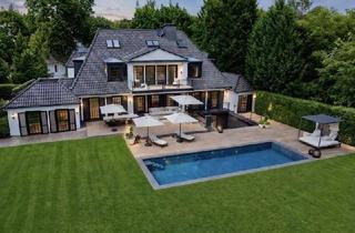 Villa kaufen in 40667 Meerbusch, Exklusive Landhausvilla in Privatstraße von Alt-Meererbusch