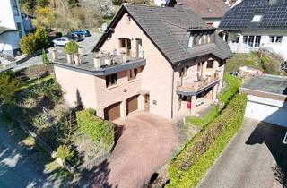 Einfamilienhaus kaufen in 35689 Dillenburg, Großzügiges Einfamilienhaus mit Einliegerwohnung, Dachterrasse und Doppelgarage in naturnaher Lage