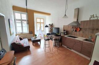 Wohnung mieten in Marktstraße a.A., 99084 Altstadt, Einbauküche, Zentrumslage - Gemütliches 2-Zimmer-Apartment mit Badewanne und Waschmaschine im Bad!