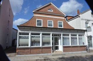 Anlageobjekt in 23570 Travemünde, Travemünde: Wohn- und Geschäftshaus in zentraler Lage von privat zu verkaufen
